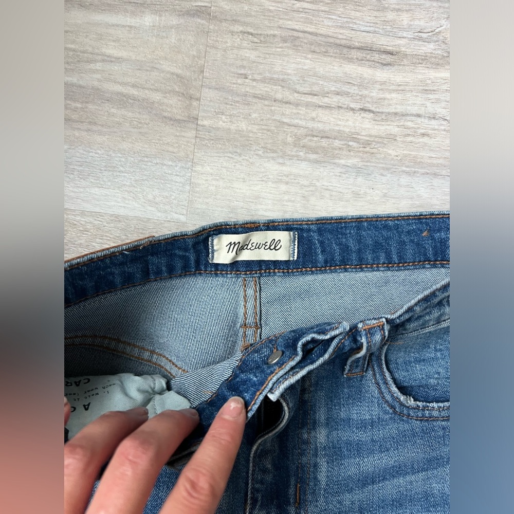 BNWOT Dark Wash Madewell High-Rise Distressed Slim Boyfriend Jean - Picture 6 of 9